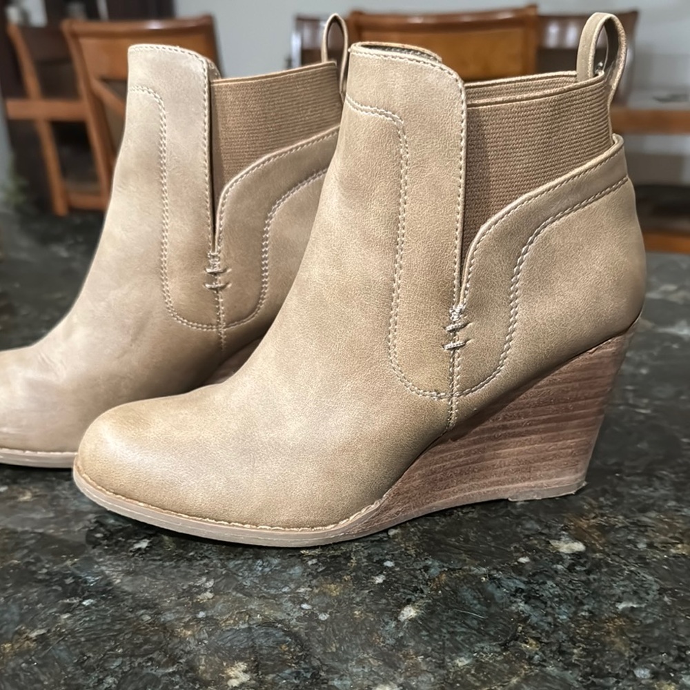 Women's Tan Wedge Ankle Boots
